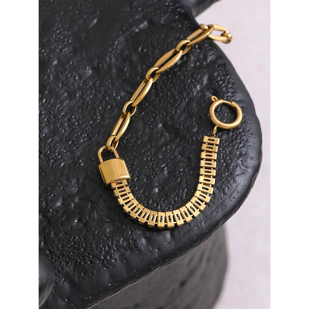 Zirconia Lock Chain Bracelet | Gold-Tone