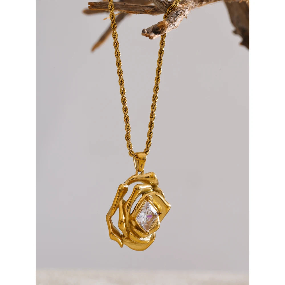 Sparkling Flower Pendant Necklace | Gold-Tone
