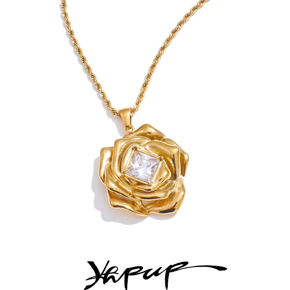 Sparkling Flower Pendant Necklace | Gold-Tone